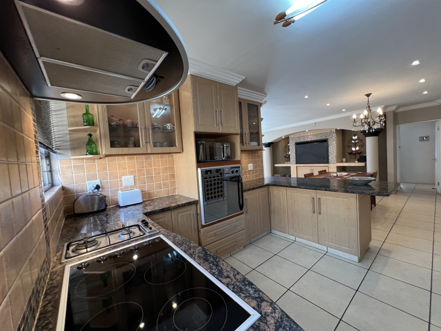 3 Bedroom Property for Sale in Wavecrest Eastern Cape